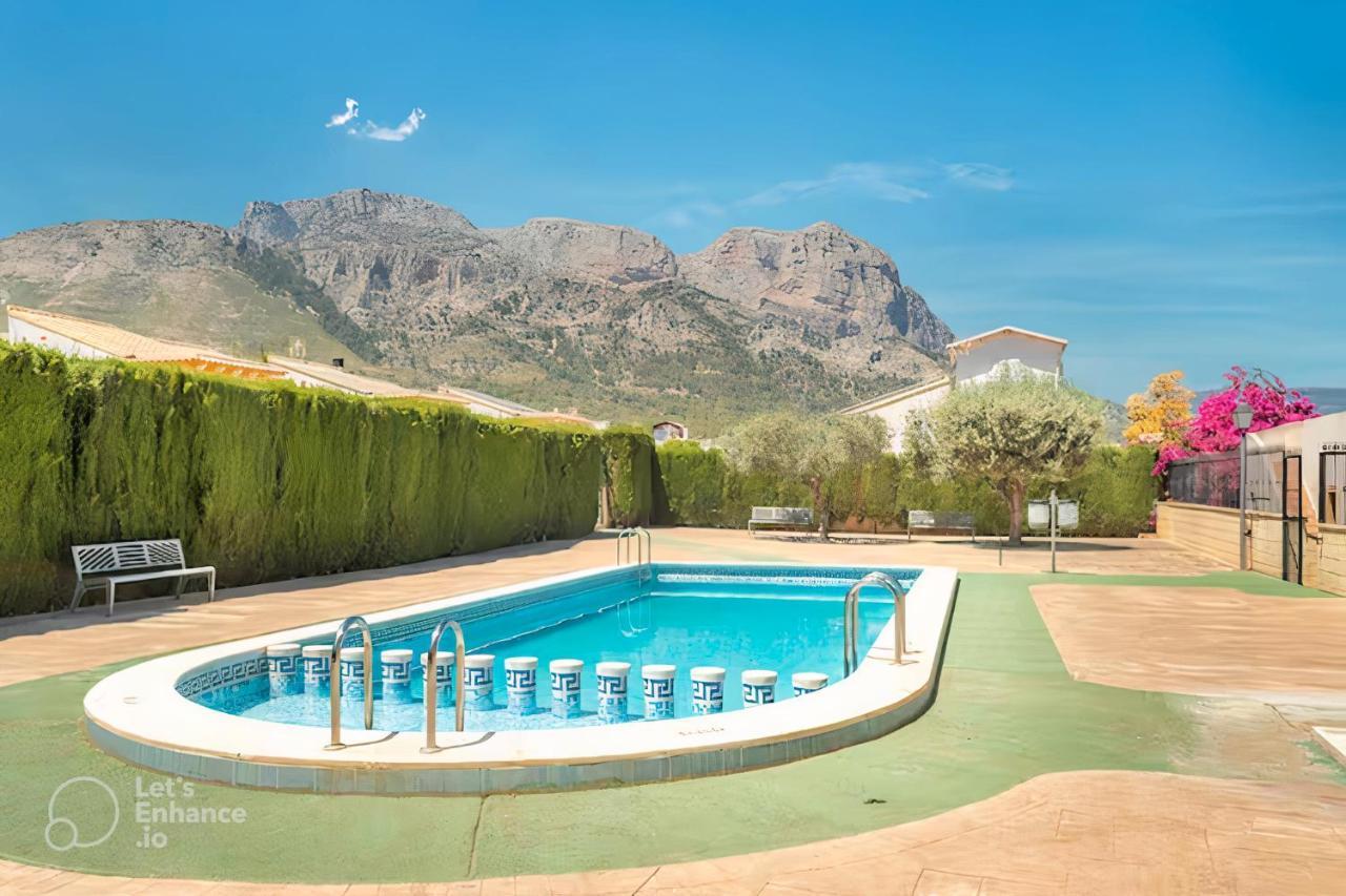 Velo W/ A/c, Free Wi-fi & Pool Near Benidorm Villa
