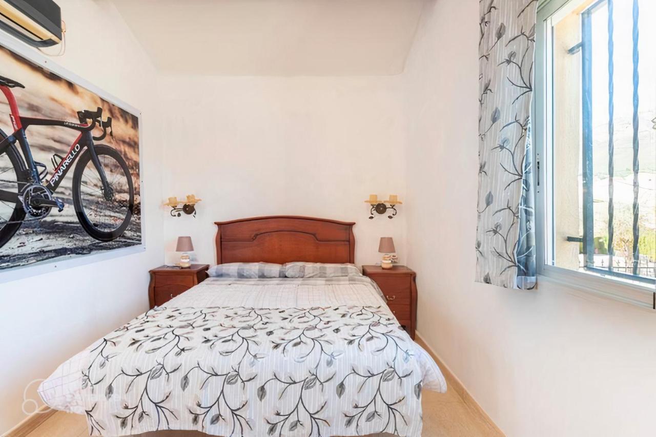 Velo W/ A/c, Free Wi-fi & Pool Near Benidorm Villa