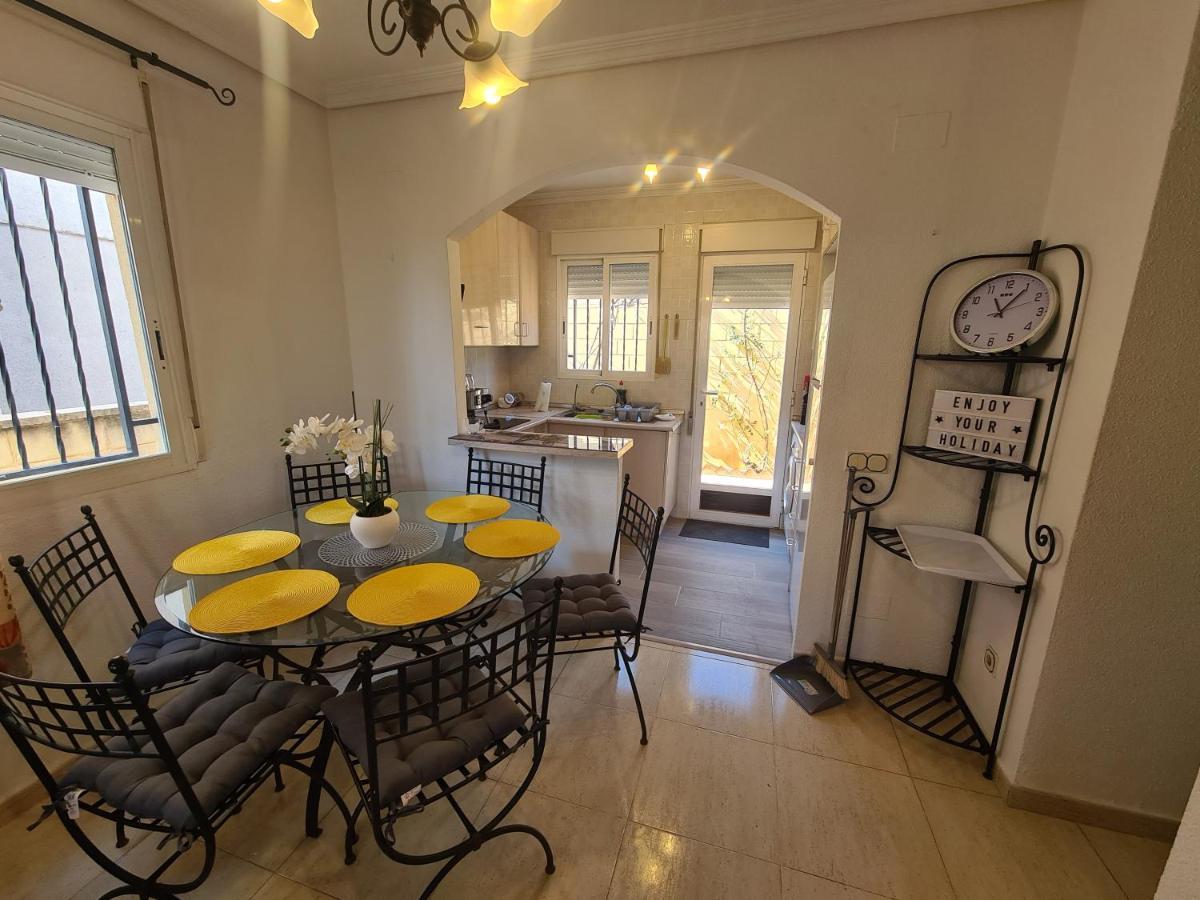 Velo W/ A/c, Free Wi-fi & Pool Near Benidorm Villa Polop